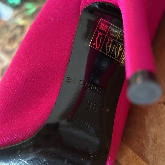 Like new worn twice! Pristine - Picture 3 of 4